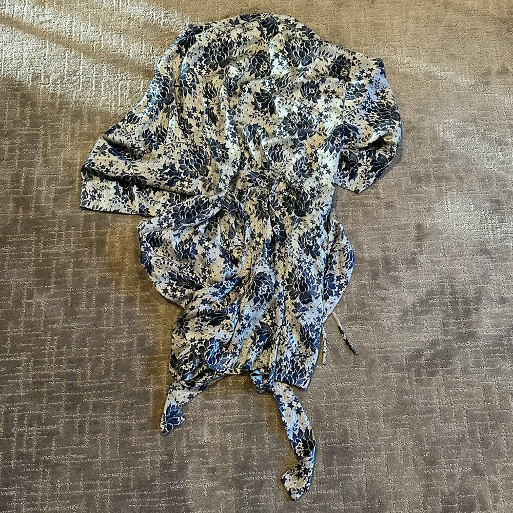 Vintage Silk Robe Lace Pattern - Picture 2 of 4